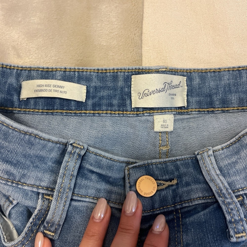 Universal Thread Women's Light Blue High-Rise Jeans